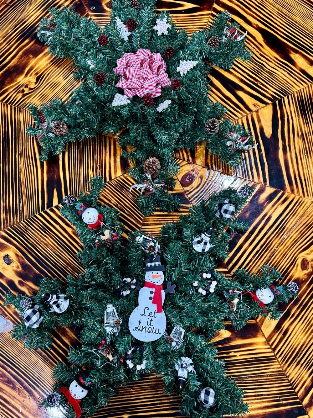 Holiday Snowman Star Wreath - Green